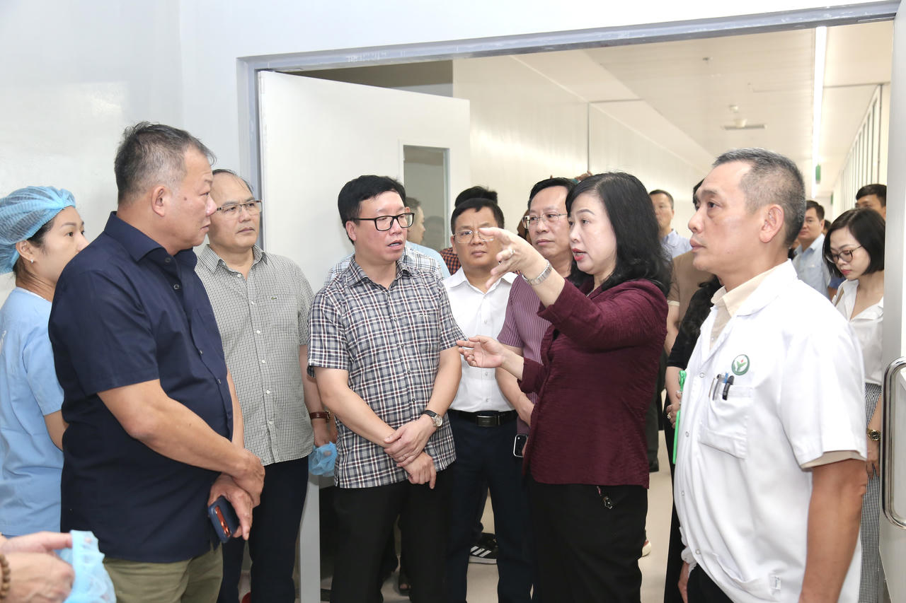 Bộ trưởng Bộ Y tế kiểm tra Bệnh viện Hữu nghị Việt Đức cơ sở Ninh Bình trước ngày khai trương Bộ trưởng Bộ Y tế kiểm tra Bệnh viện Hữu nghị Việt Đức cơ sở Ninh Bình trước ngày khai trương