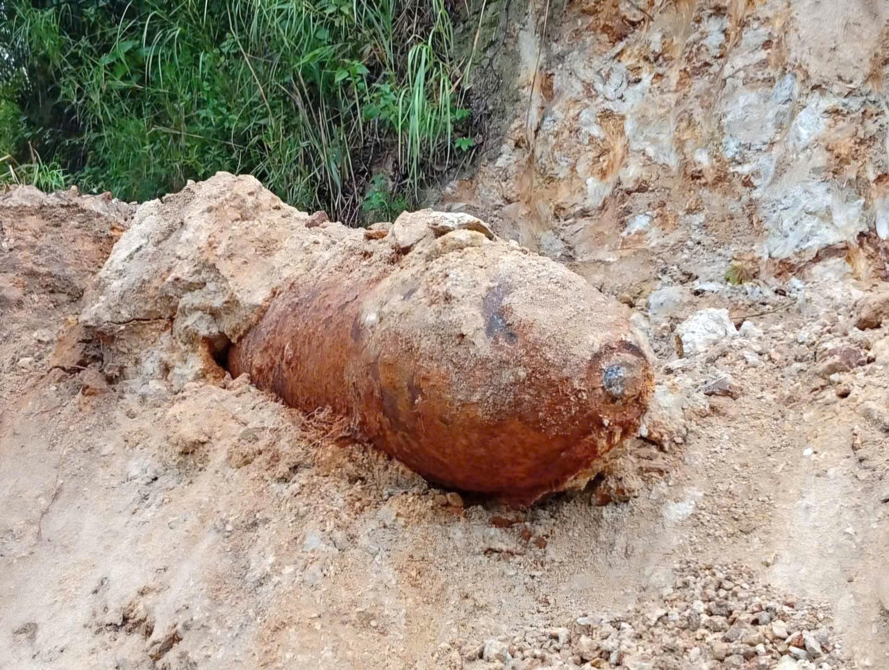 Quả bom có trọng lượng ước khoảng 500kg