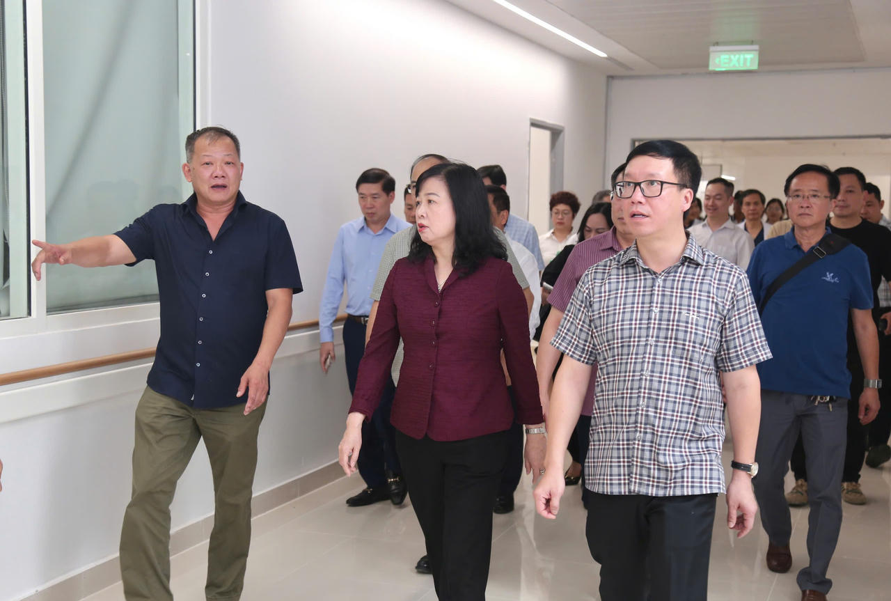 Bộ trưởng Bộ Y tế Đào Hồng Lan đã trực tiếp kiểm tra công tác chuẩn bị tại Bệnh viện Hữu nghị Việt Đức cơ sở Ninh Bình.