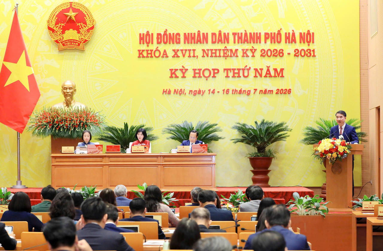 Các đại biểu dự phiên họp.