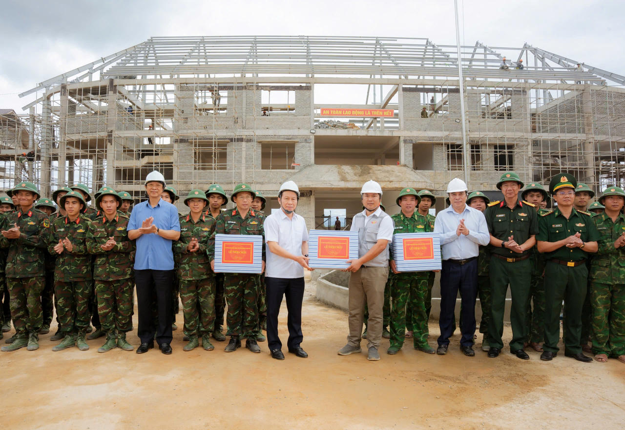 Đẩy nhanh tiến độ các dự án xây dựng trường nội trú ở A Lưới Đẩy nhanh tiến độ các dự án xây dựng trường nội trú ở A Lưới