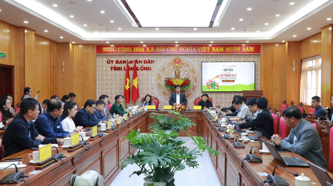 Quang cảnh buổi họp báo. Ảnh T.N.