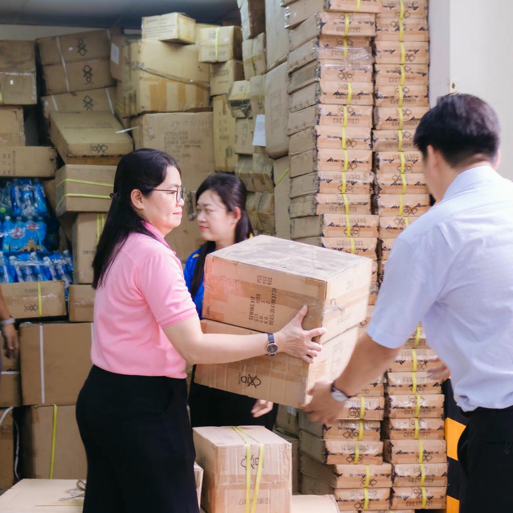 Bản tin tổng hợp 30/10: TP Hồ Chí Minh tiếp nhận hơn 174,5 tỷ đồng hỗ trợ đồng bào bị ảnh hưởng bão, lũ Bản tin tổng hợp 30/10: TP Hồ Chí Minh tiếp nhận hơn 174,5 tỷ đồng hỗ trợ đồng bào bị ảnh hưởng bão, lũ