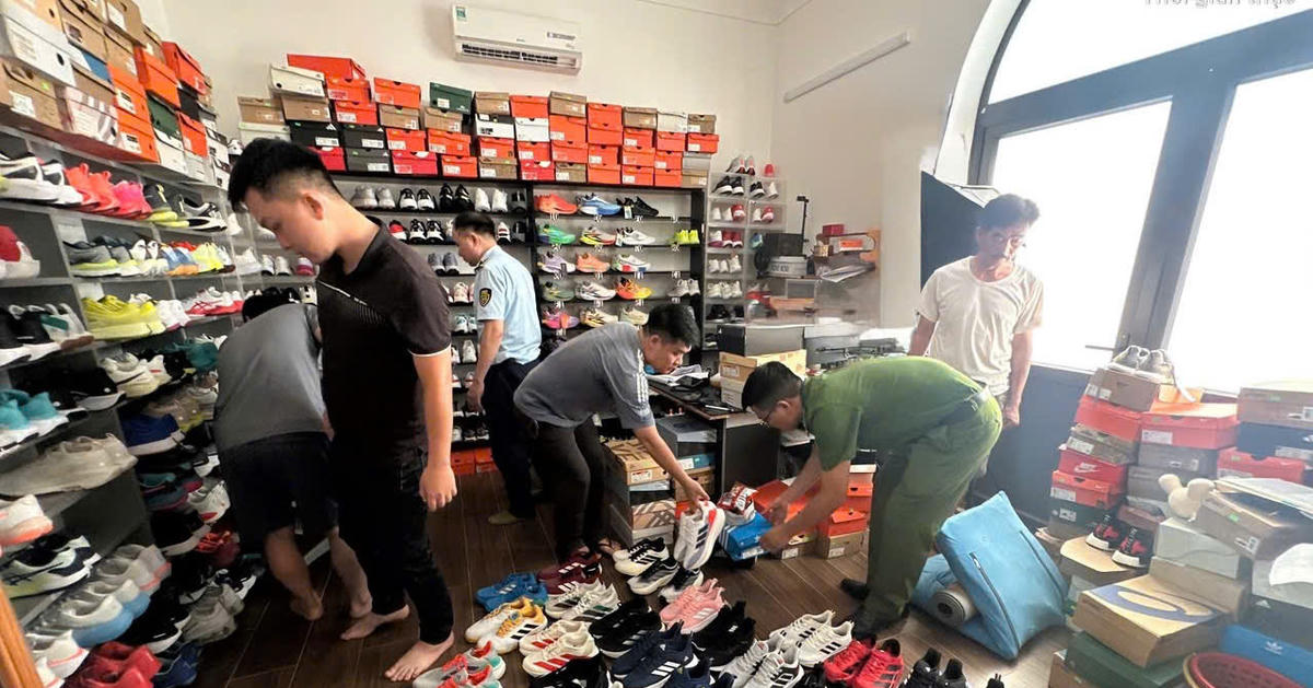 Phát hiện, xử lý hơn 400 đôi giày giả mạo các nhãn hiệu Adidas, Nike, Asics