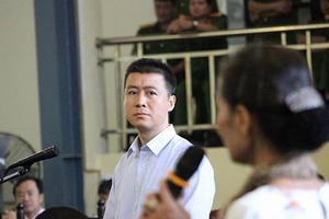 Trùm bài Phan Sào Nam khóc nói: Vợ con đang ở nhà thuê, 3 con được ông bà nuôi, nhà đã bán hết