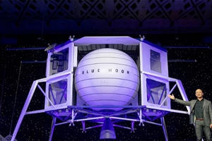 Tỷ phú giàu nhất thế giới muốn đưa người lên Mặt Trăng