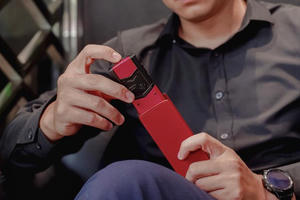 Chuẩn bị quà tặng vợ 20/10, nam doanh nhân tiết lộ sẵn sàng chi hàng trăm triệu mua điện thoại Vertu vì một lý do