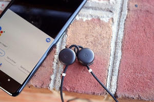 Tính năng dịch theo thời gian thực của Google sẽ có mặt trên mọi điện thoại Android và tai nghe có Google Assistant