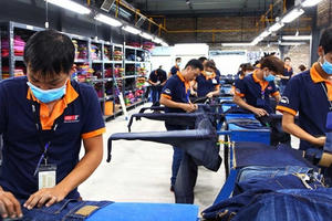 Nikkei: Dệt may và điện tử, ngành nào còn chỗ để doanh nghiệp nước ngoài vào Việt Nam?