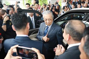 Thủ tướng Malaysia Mahathir Mohamad: “Xe VinFast rất khỏe, thiết kế đẹp, êm như xe điện”