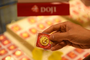 Giá vàng trong nước "bốc hơi" tiếp 400.000 đồng/lượng