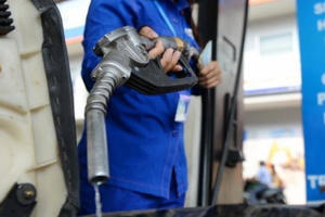 Xăng và dầu đồng loạt tăng giá