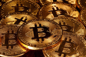 Bitcoin phá mốc 55.000 USD