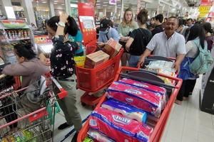 Tại sao người dân xô đẩy nhau để tích trữ... giấy vệ sinh? Nếu biết rõ lý do, bạn sẽ phải bật cười