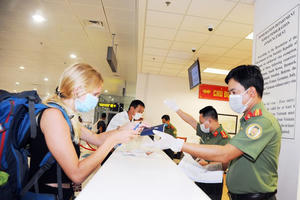 Từ hôm nay 15/8, công dân 13 nước được nâng thời hạn tạm trú