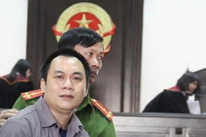 Hoãn xử vụ xe Innova lùi trên cao tốc 5 người chết