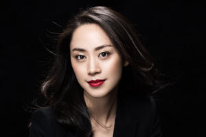 Nhan sắc xinh đẹp của nữ tỷ phú tự thân 8X giàu nhất thế giới