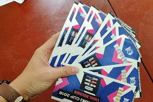 Bắt quả tang "dân phe" bán 13,5 triệu cặp vé mời chung kết AFF Cup