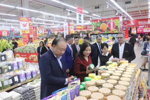 Thanh toán không tiền mặt: Bước tiến mới hiện đại hóa thị trường bán lẻ