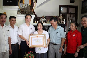 Một gia đình cán bộ hưu trí giàu lòng nhân ái