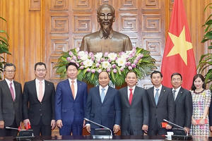 Thủ tướng Nguyễn Xuân Phúc: Mong SK và Vingroup hợp tác tốt hơn để có những sản phẩm mới