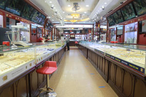 Tăng 2 triệu đồng/lượng, cửa hàng vàng vẫn thưa thớt