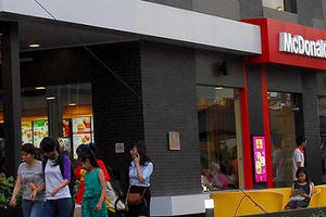 Thức ăn đường phố khiến McDonald’s, Burger King lao đao!