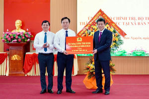 Đại tướng Lương Tam Quang thăm và làm việc với xã Bản Nguyên, tỉnh Phú Thọ mới