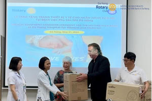 Lễ trao tặng trang thiết bị y tế tại Ngân hàng Sữa mẹ thuộc Bệnh viện Phụ sản Nhi Đà Nẵng