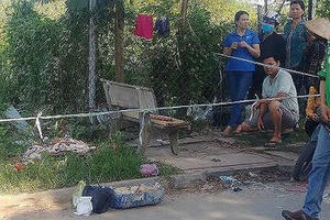 Bé sơ sinh nghi bị sát hại, nhét giấy vào miệng: Truy tìm người mẹ