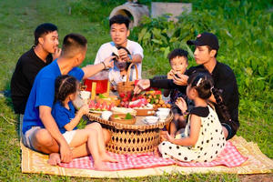 Bố ơi mình đi đâu thế? 2025 - Tập 12: Picnic ruộng đồng cực chill, Neko Lê và con gái phối hợp 'out trình' giành chiến thắng trong trò chơi đồng đội
