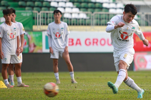 Các CLB bóng đá “sống” bằng gì nhìn từ mâu thuẫn giữa bầu Đức và VPF?