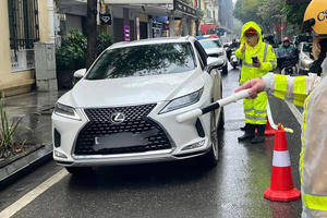 Hà Nội sẽ ghi tên người can thiệp vi phạm giao thông báo về đơn vị công tác để xử lý