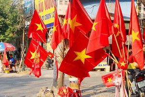 Các sản phẩm “ăn theo” đội tuyển Việt Nam bị đẩy giá gấp 2 - 3 lần