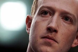 Các nhà đầu tư Facebook kêu gọi Mark Zuckerberg từ chức Chủ tịch sau nhiều báo cáo bất lợi