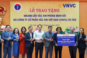 Bộ Y tế nhận nửa triệu liều vắc xin sởi chống dịch từ Hệ thống tiêm chủng VNVC