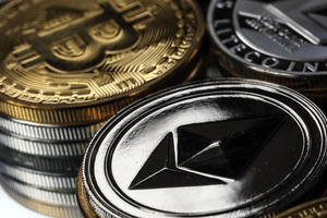Bitcoin giảm sâu, nhà đầu tư nhỏ lẻ chuyển sang mua ethereum