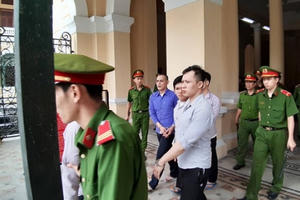 Nhóm cướp táo tợn mặc áo Grab, GoViet