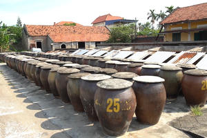 Nước mắm truyền thống hợp lực để giành thị phần