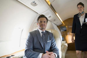 Nhân viên Mỹ phải tốn 100 năm mới kiếm được tiền lương bằng CEO của mình trong 1 năm