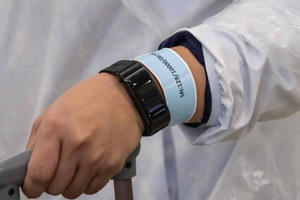 Người cách ly dịch Covid-19 tại Hàn Quốc sẽ phải đeo chiếc vòng điện tử