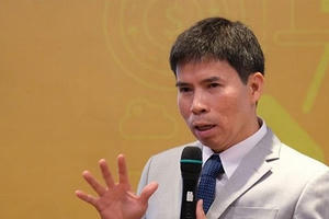 Ông chủ Thế Giới Di Động chi tiền tỷ gom thêm cổ phiếu công ty