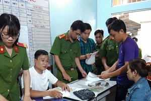 Bạc Liêu: Triệt phá sòng bạc, tạm giữ 11 đối tượng