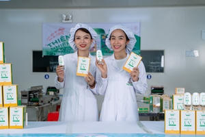 Bôi kem chống nắng bao nhiêu là đủ? Bao lâu nên bôi lại?