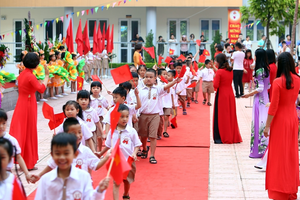 Học sinh TP HCM bắt đầu năm học mới từ 1/9