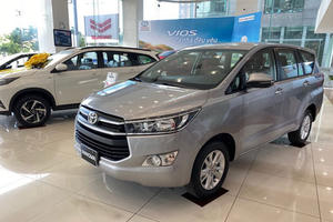 Ô tô ế chỏng chơ vì tháng "cô hồn"