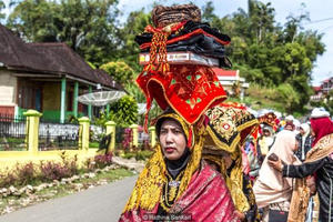 Tập tục kì lạ khắp năm châu: Sinh con gái mới là "có phúc", đàn ông chỉ được ở rể, mọi tài sản đều đứng tên vợ