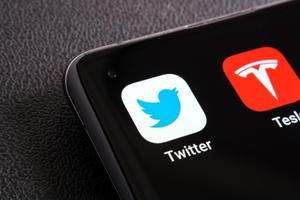 Tesla chi 20.000 USD mỗi năm chỉ để đăng ký tài khoản trắng trên X