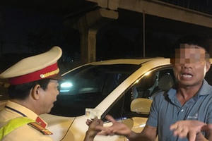 CSGT có được quyền yêu cầu người vi phạm xuất trình CMND?