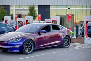 Doanh số sụt giảm, Tesla đành lòng cho chủ xe mới sạc miễn phí trọn đời nhằm cứu vãn tình hình